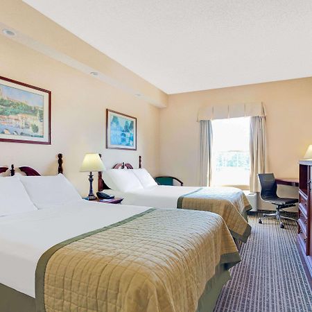 Baymont By Wyndham Pearl Hotel Exterior photo