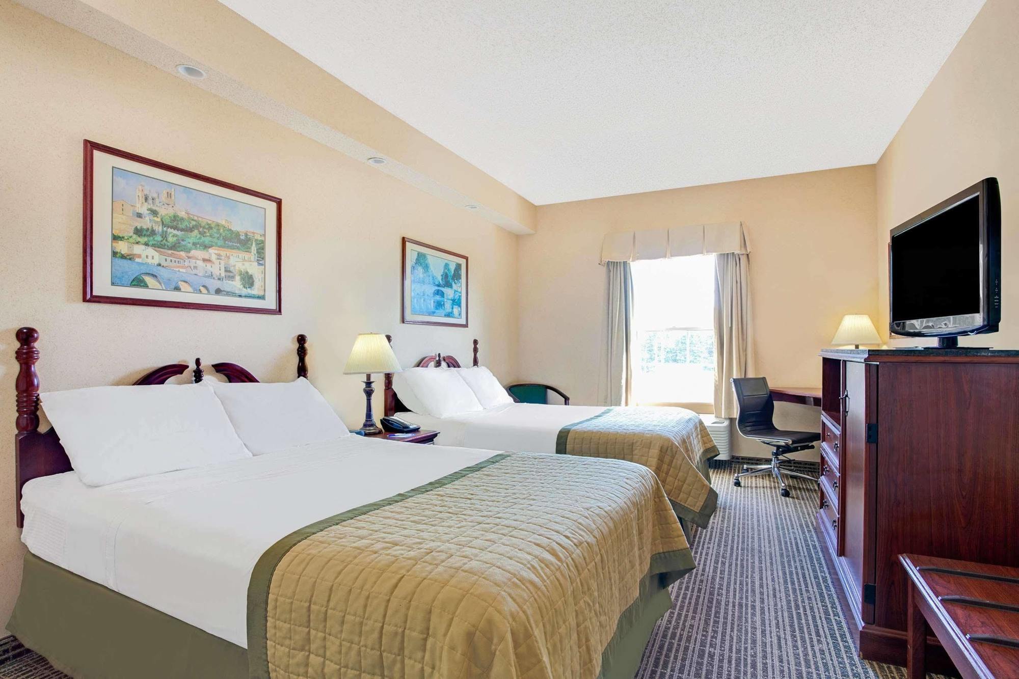Baymont By Wyndham Pearl Hotel Exterior photo